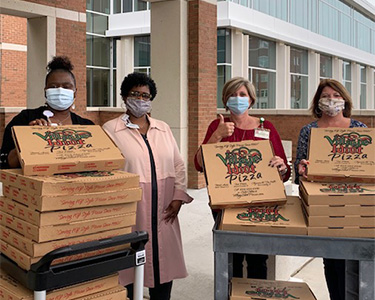 Modern Woodmen members in West Columbia, south Carolina deliver pizza to medical center